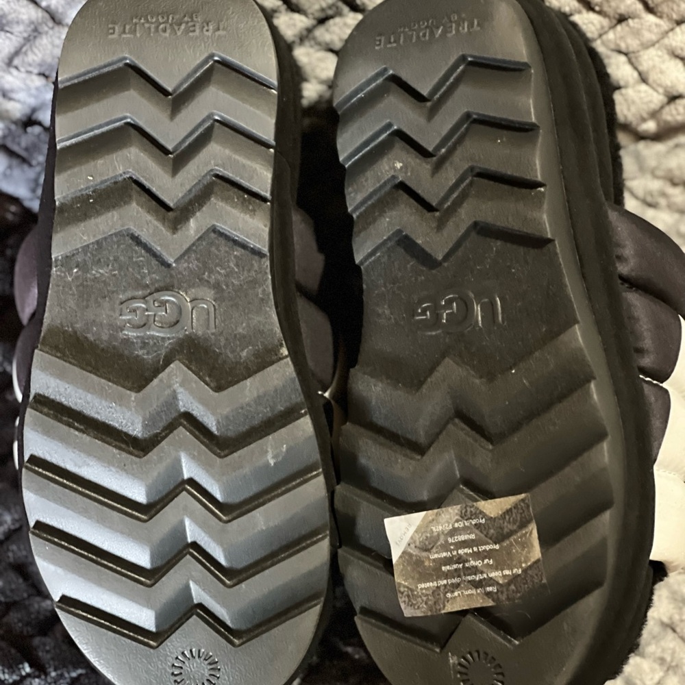 UGG Black and White Puffer Slides Size Woman’s 7. - Picture 2 of 10